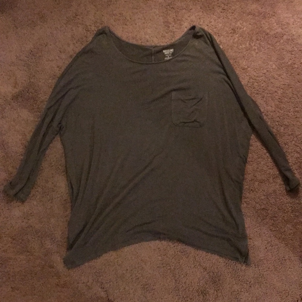 Three-quarter length sleeve Mossimo t-shirt